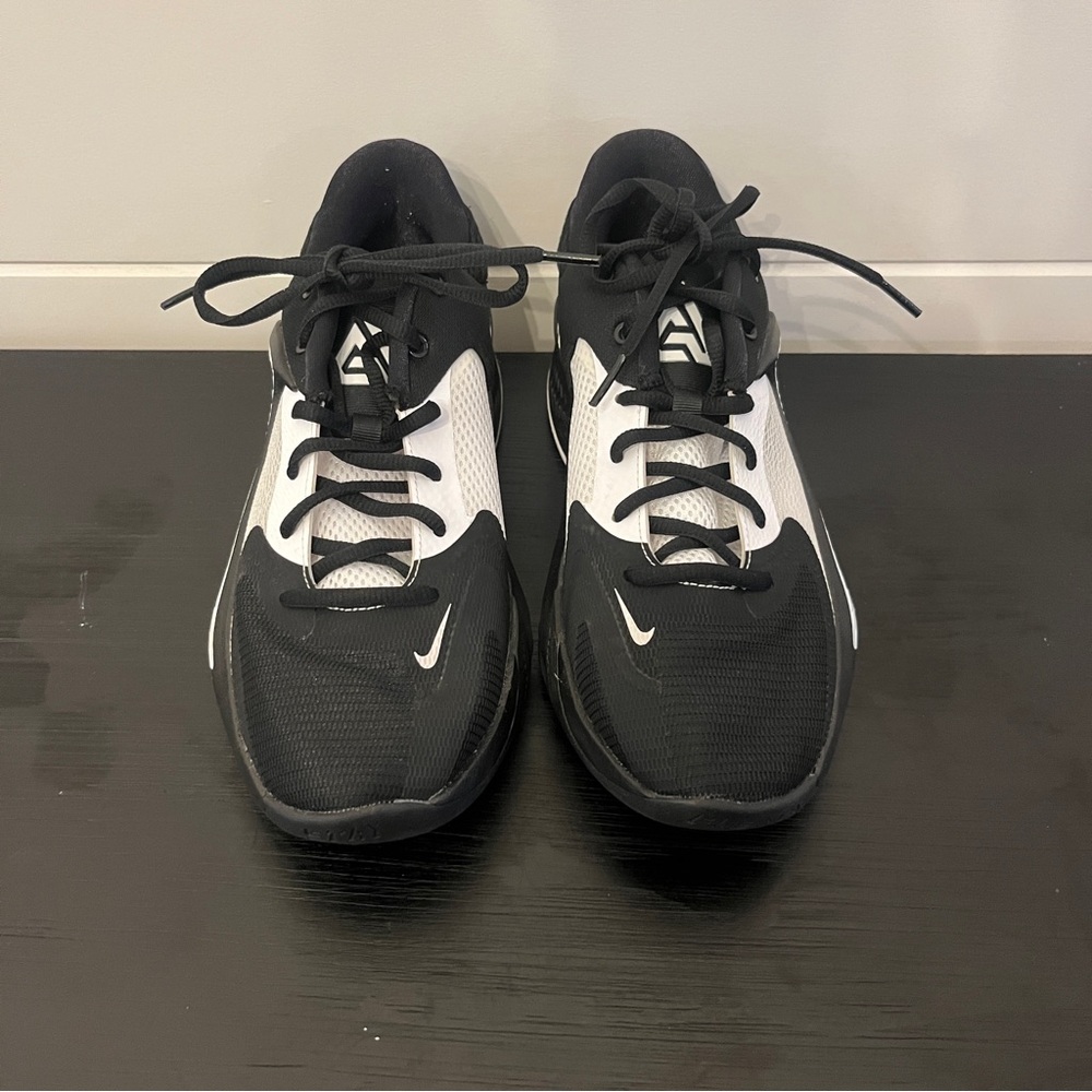 Nike Zoom Black and White Sneakers
